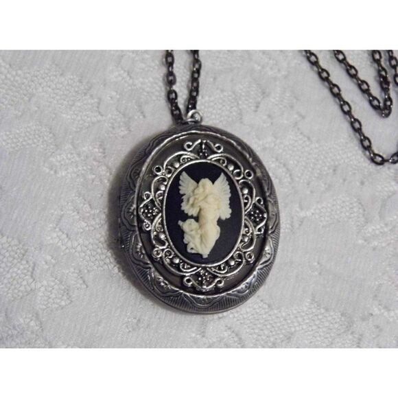Christmas gift mom birthday photo Angel Guardian Antique Silver Locket necklace - Picture 2 of 5